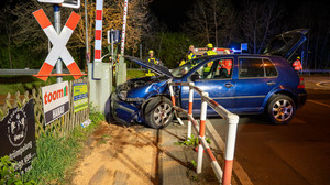 Rote Ampel ignoriert: Unfall am Bahnübergang