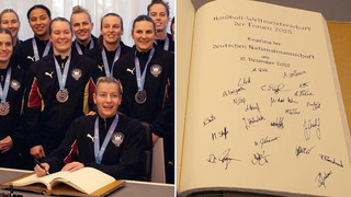 Eintrag ins Goldene Buch: Handballerinnen in Dortmund geehrt