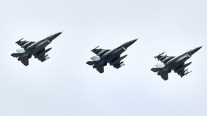 Trotz Waffenruhe: US-Militär greift Ziele im Iran an