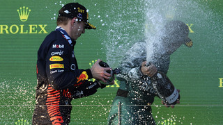 Formel 1-Pilot Max Verstappen gewinnt Chaos-Rennen in Melbourne