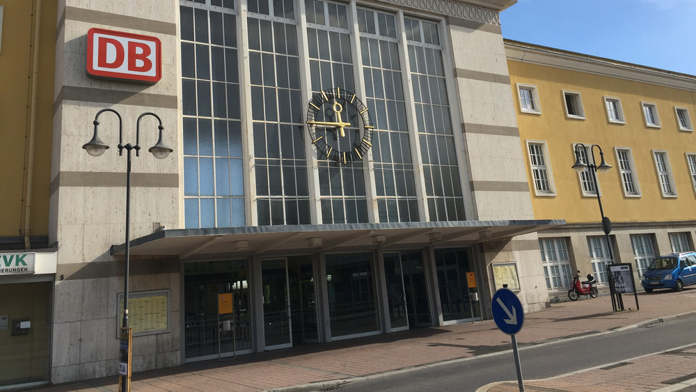 In der Halle des Bahnhofs Fulda ist ein Streit zwischen zwei Frauen eskaliert.