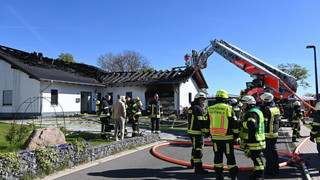 In Garage ausgebrochen:Feuer zerstört Wohnhaus in Friedewald
