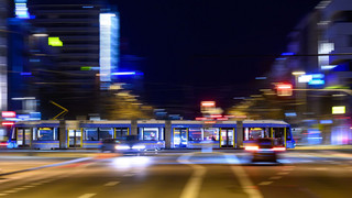 Hohe Spritpreise treiben mehr Menschen in Bus und Bahn