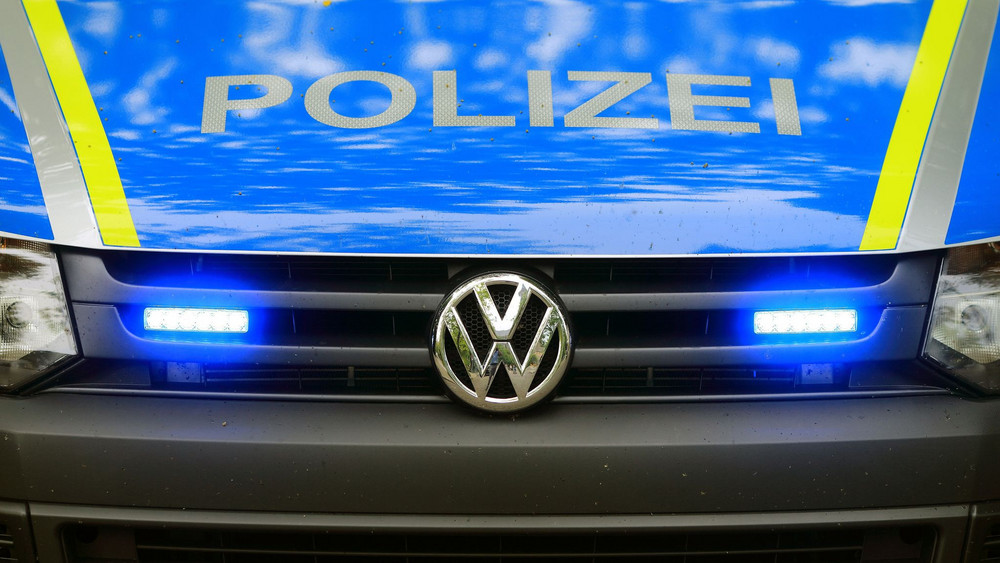 Die Polizei fahndet nach dem mutmaßlichen Schützen. (Symbolbild)