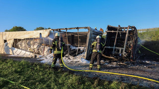 LKW geht auf A7 bei Fulda in Flammen auf