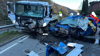 Schwerer Unfall auf B9: Tragischer Frontalzusammenstoß
