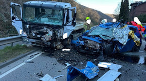 Schwerer Unfall auf B9: Tragischer Frontalzusammenstoß