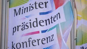Regierungschefs beraten über Migration und Rundfunkbeitrag