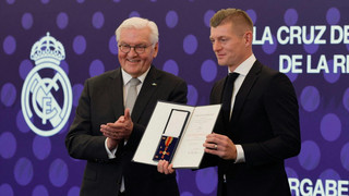 "Legende" Kroos erhält Bundesverdienstkreuz in Madrid