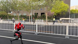 Roboter laufen allen davon: Bei Wettrennen in Peking verlieren die Menschen