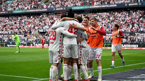 Köln steigt in die Bundesliga auf - Elversberg sichert sich Relegation