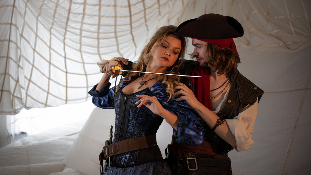 Partnerkostüme Fasching Karneval Alaaf Helau Narren Kostüm Verkleidung Pirat Piratin Klabautermann Seeräuber Kapitän Kapitänin Schiff Netz Säbel Augenklappe 