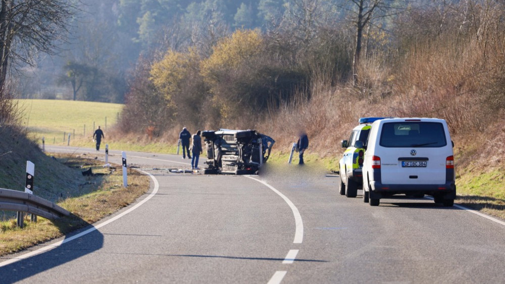 DIe 68-jährige Fahrerin des Autos kam bei dem Unfall ums Leben. 