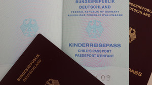 Rechtzeitig vor dem Urlaub Ausweise und Reisepässe prüfen