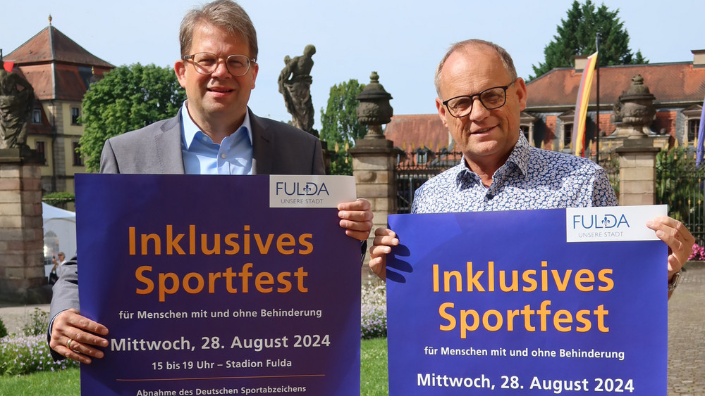 Oberbürgermeister Dr. Heiko Wingenfeld und Bürgermeister Dag Wehner freuen sich auf das inklusive Sportfest im Stadion Fulda.