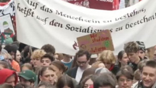 Streik statt Schule: Schüler protestieren gegen mögliche Wehrpflicht 