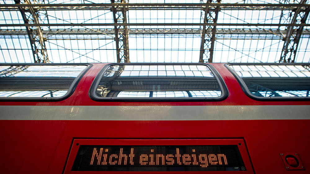 Noch bis Montag kommt es wegen Bauarbeiten auf den NVV-Linien RE5 und RB5 zu Behinderungen. (Symbolbild)
