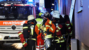SEK-Einsatz Stockstadt: Feuer gelegt und auf Hausdach verschanzt