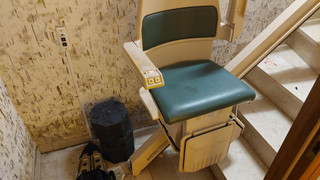 Unfall in Bad Soden-Salmünster: Rentnerin an Treppenlift eingeklemmt