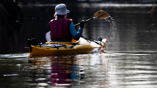 Zwei Männer kentern mit Kanu und lösen große Suchaktion aus