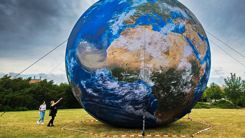 Mehr Konsum, als die Erde verkraftet: Der ökologische Fußabdruck der Menschheit entspricht derzeit etwa 1,7 Planeten. 