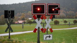 Unfall an Bahnübergang: Autofahrer stirbt bei Bad König