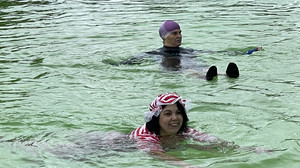 Faschingsschwimmen in Sinn: 2024 mit Kostümwettbewerb