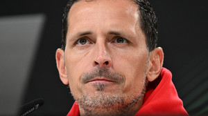 Eintracht Frankfurt fällt Entscheidung: Toppmöller bleibt Trainer