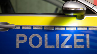 Flucht mit Veilchen: Mann wehrt Räuber in Bensheim mit Faustschlag ab