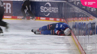 Knallharter Check von Berlins Kai Wissmann gegen Mannheims Leon Gawanke mit Folgen