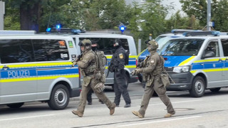 Mann stirbt nach Angriff - Täter mit Menschen in Regensburger Bank