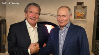 Umstrittene Freundschaft: Altkanzler Schröder bei Putin-Geburtstag