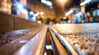 Mann in Frankfurt von Straßenbahn erfasst und schwer verletzt