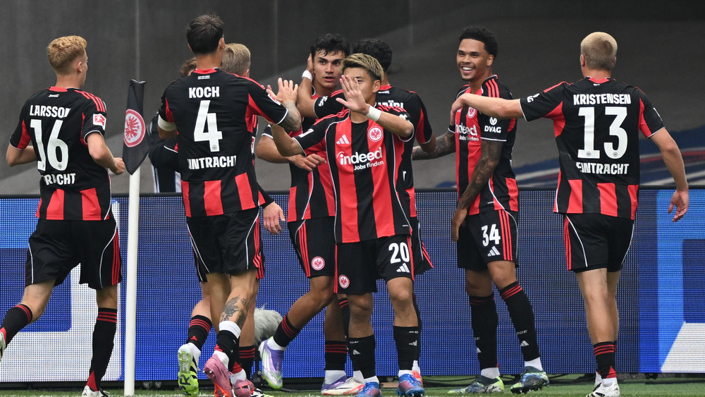 Jubel bei der Frankfurter Eintracht nach dem souveränen Auftaktsieg