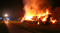 Heuballen-Brand bei Schriesheim: Polizei ermittelt