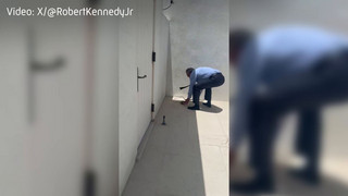 Video sorgt für Aufsehen: US-Minister beim Schlangenfangen