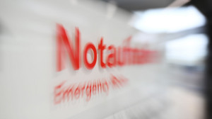 Angehöriger schlägt Arzt gegen den Kopf: Untersuchungshaft