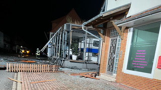 Geldautomat in Knüllwald-Remsfeld gesprengt, Gebäude völlig zerstört