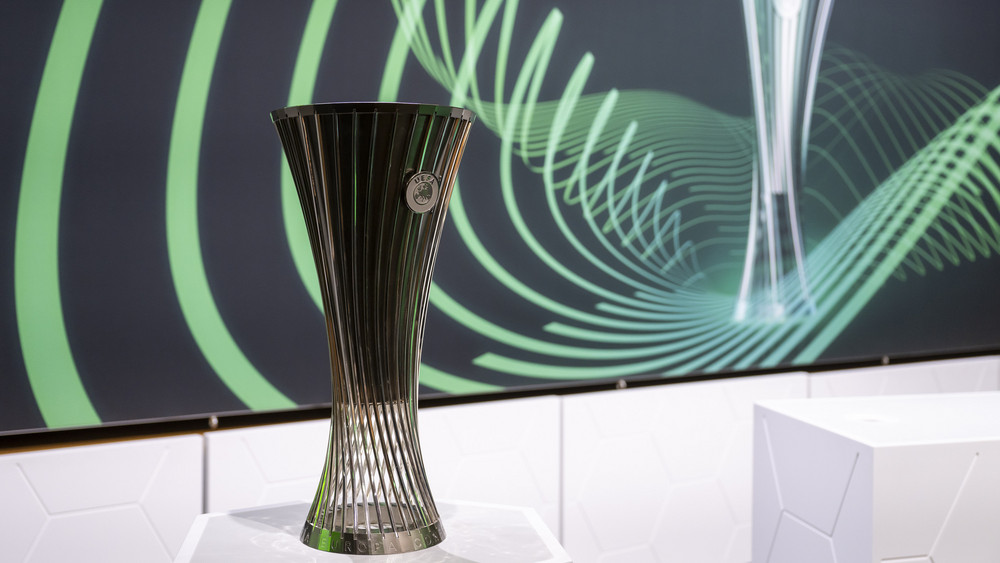 Eintracht Frankfiurt wird das erste Mal in der UEFA Conference League antreten. Der dritte europäische Wettbewerb der UEFA existiert seit der Saison 2021/22.