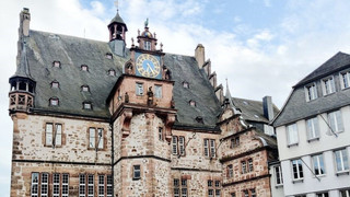 Marburg verhängt Haushaltssperre: Gewerbesteuern brechen ein