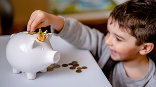 Taschengeld Tabelle: So viel sollte dein Kind bekommen