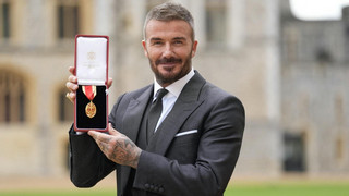 König Charles schlägt Beckham zum Ritter