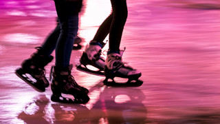 Wiesbaden: Saisoneröffnung auf der Henkell-Kunsteisbahn