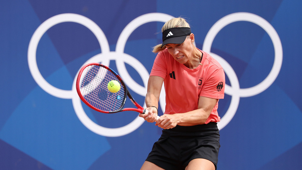 Angelique Kerber auf der olympischen Tennisanlage in Paris.