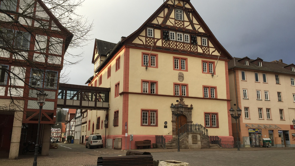 Die Stadt Rotenburg warnt aktuell vor falschen Bußgeld-Mails (Archivbild Rathaus). 