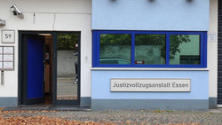 Handys geschmuggelt? Essener JVA-Bediensteter festgenommen