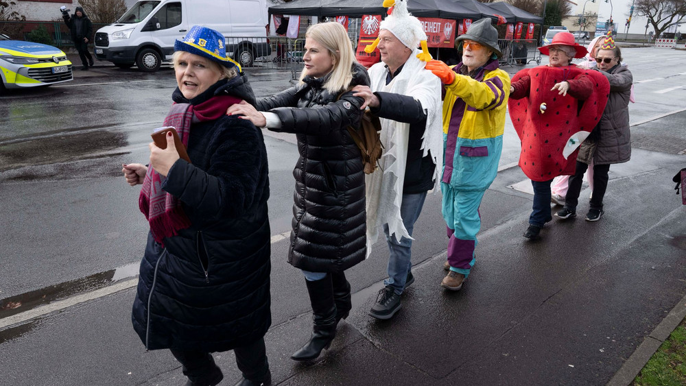 Protestaktion vor geschlossener Moschee