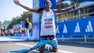 Äthiopierin Assefa stürmt zu Weltrekord bei Berlin-Marathon