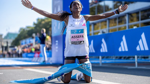 Äthiopierin Assefa stürmt zu Weltrekord bei Berlin-Marathon