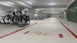 Am Rathaus in Kassel: Parkhaus für rund 130 Fahrräder eröffnet